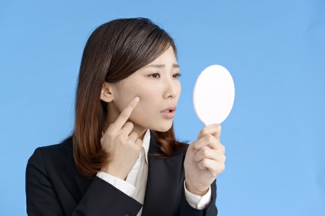 トレチノインを使用する女性