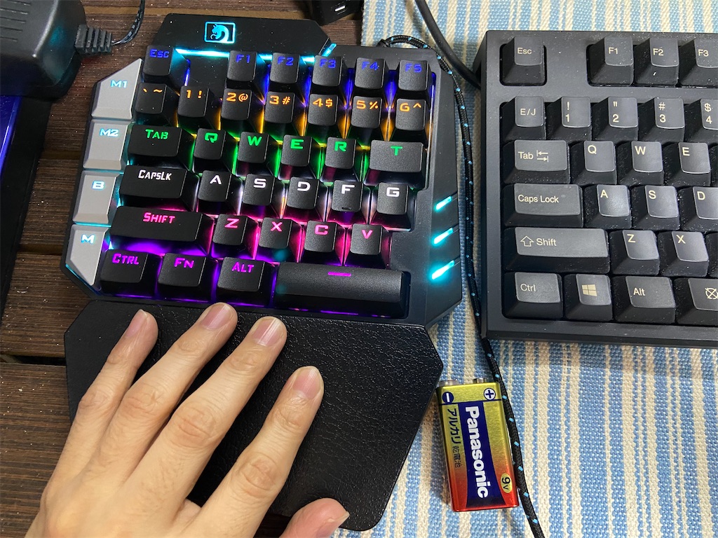 Amazonで安い左手キーボードを買ったら作業がはかどった。 - ものを
