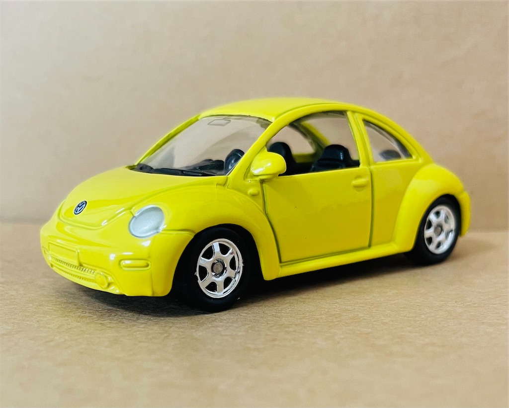 WELLY 1/18 VW ニュービートル 100均で売っていたミニカーWELLYニュービートル - YouTube