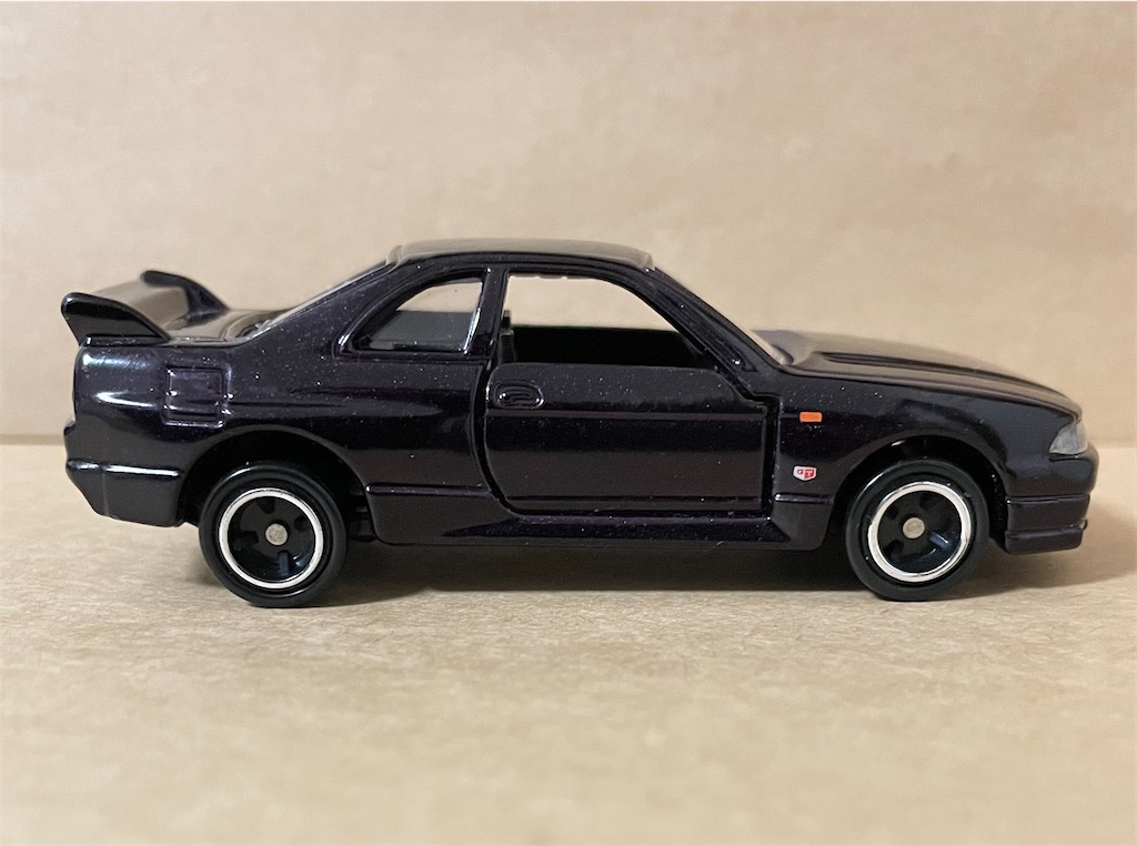 トミカ SKYLINE誕生50周年記念後期 SKYLINE GT-R / BCNR33 - usunonoo