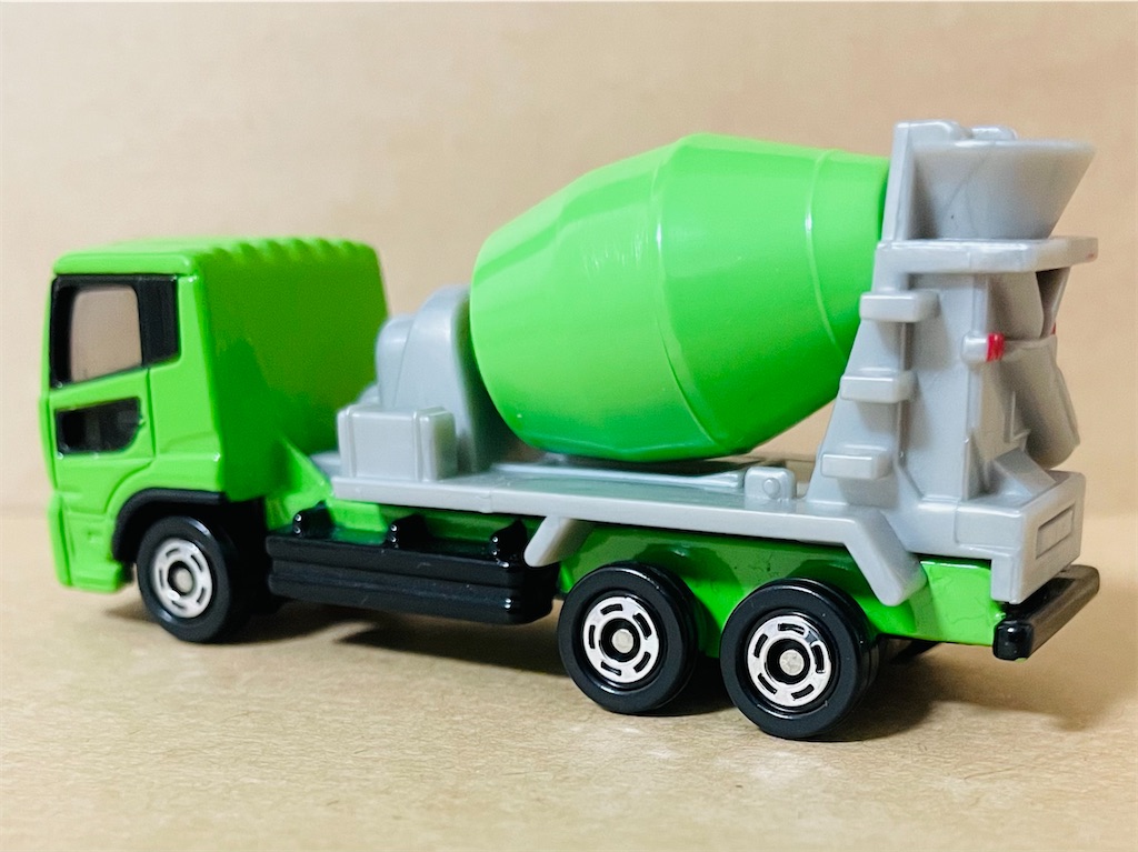 非売品 トミカ UDトラックス クオン ミキサー車 （緑