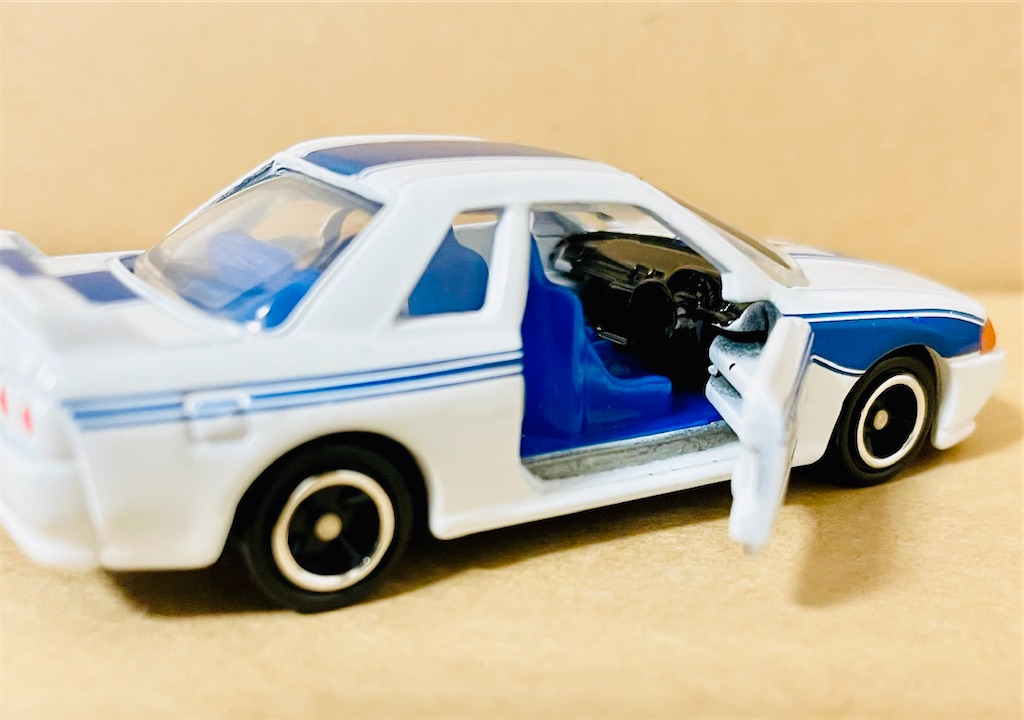 日本製TOMICA NO20日産スカイライン R32 カルソニック INPUL