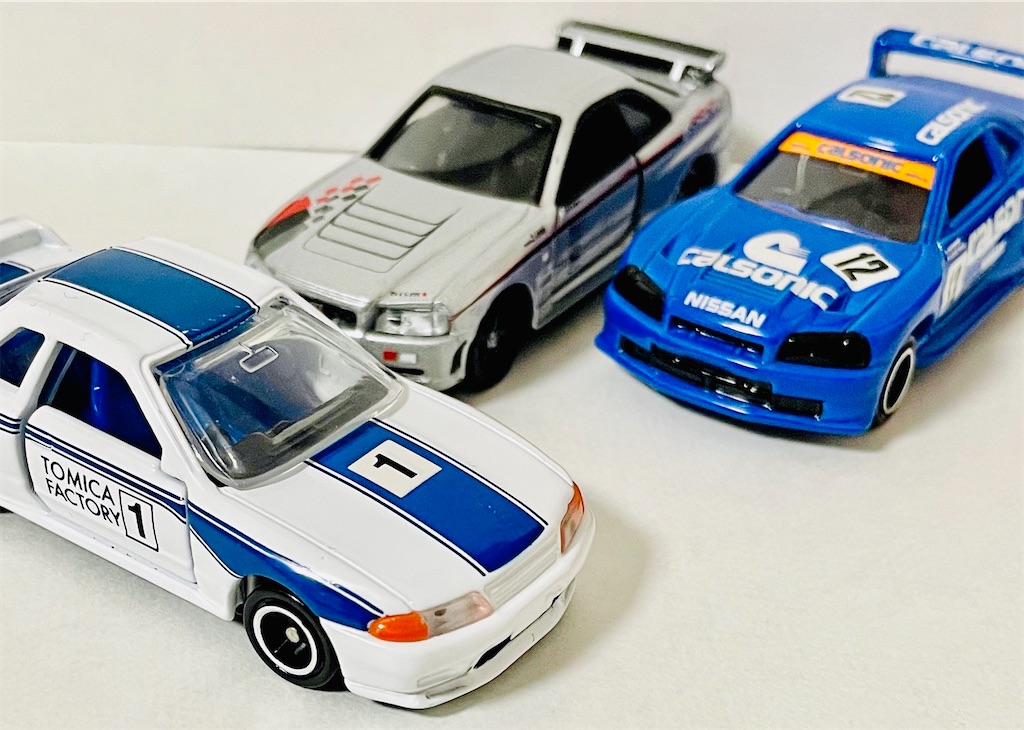 日本製TOMICA NO20日産スカイライン R32 カルソニック INPUL