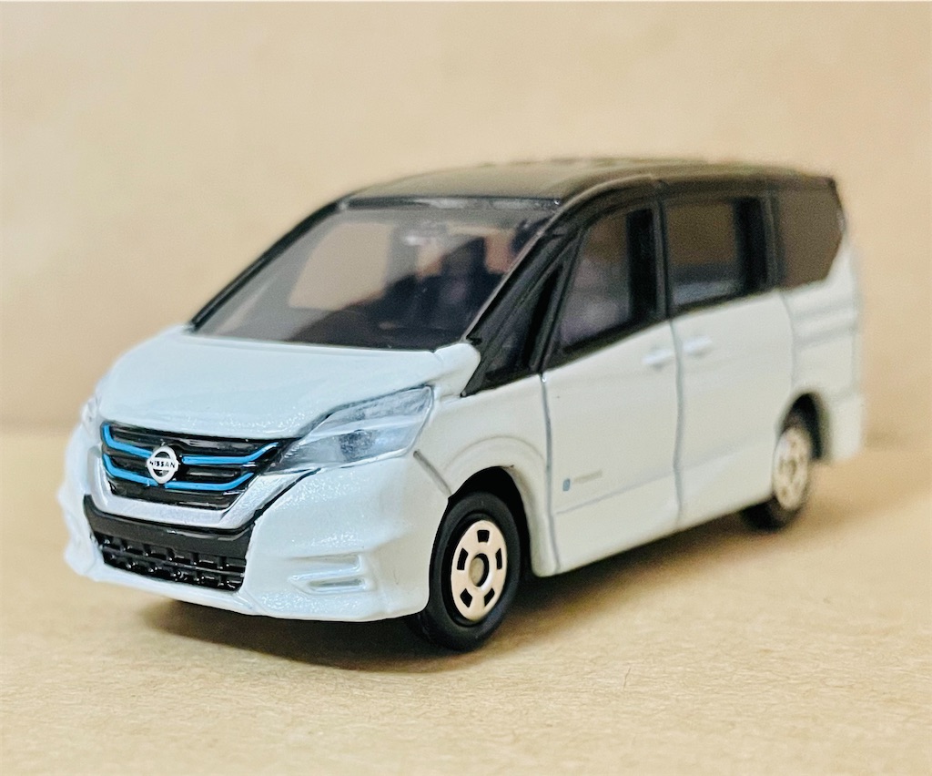 TOMICA NISSAN SERENA e-POWER - usunonooのブログ@トミカ倉庫