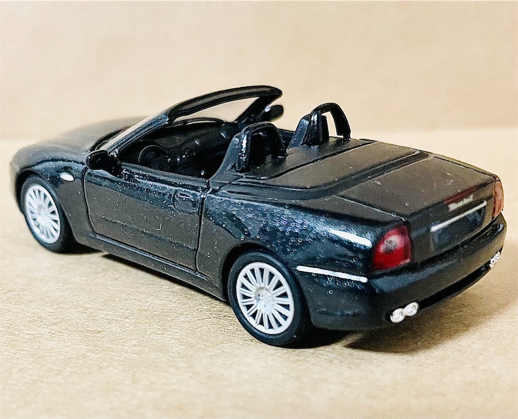 マセラティ模型 Maserati マセラティ MC20 1/24 ミニカー 全3色 ライト点灯
