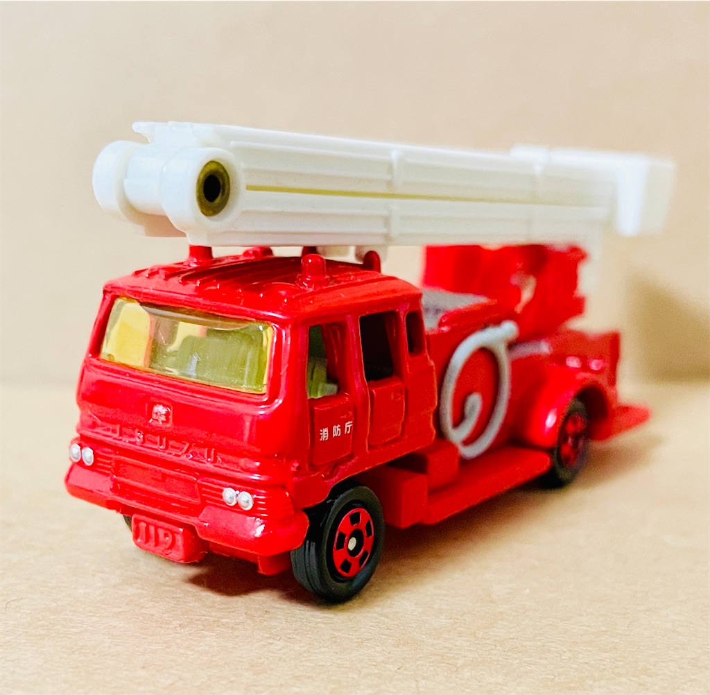 TOMICA ISUZU SNORKEL FIRE TRUCK FIREENGINE COLLECTION - usunonooの 