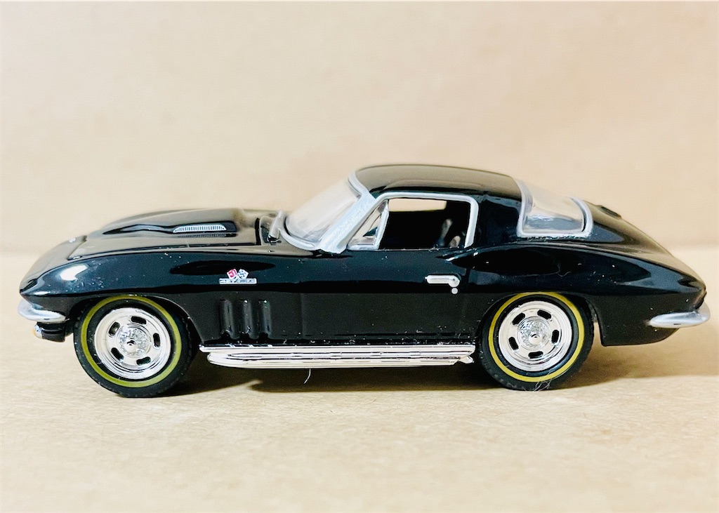 GREENLIGHT 1/64 CHEVROLET 1966 CORVETTE AUCTION BLOCK