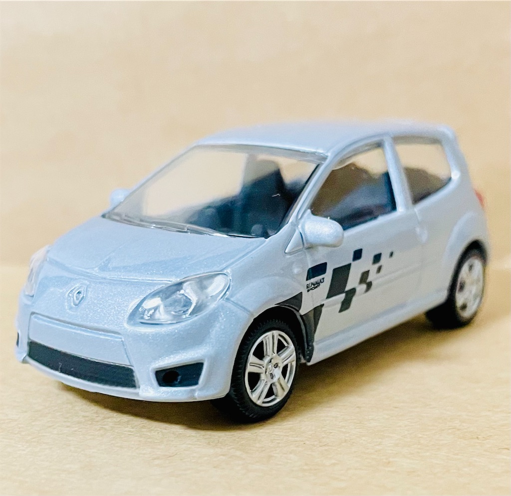 ミニカー 1/43 ノレブ ルノー トゥインゴ アーバンナイト 2021