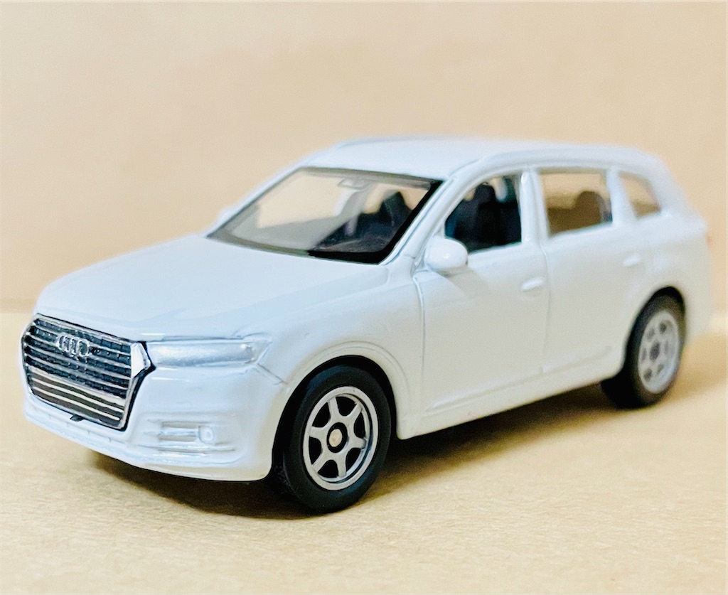 1/43 Audi アウディ Q7 ホワイト Amazon | ミニカー 1/43 アウディ Q7 グレイシアホワイト