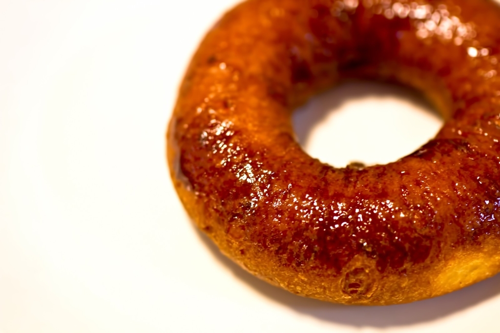 哲学科卒業生が考えるドーナツの穴を残しながらドーナツを完食する方法 うたかたのあとさき