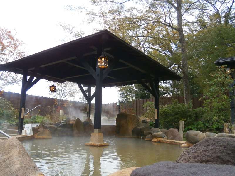 雅楽の湯(うたのゆ) 露天風呂 岩風呂