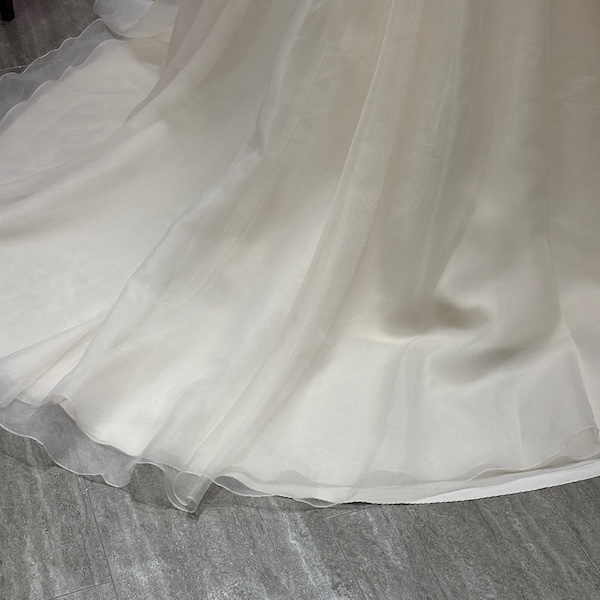 ウェディングドレスの裾