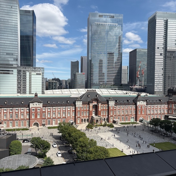昼間の東京駅