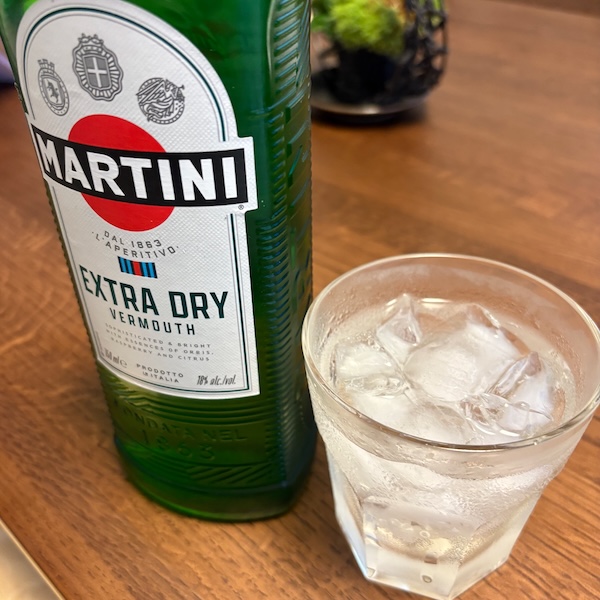 マルティーニドライとバカラのアルクール