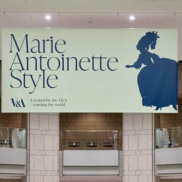 マリー・アントワネット展バナー