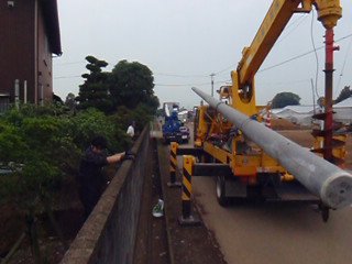 建柱車の運転は、気を使いそうです。