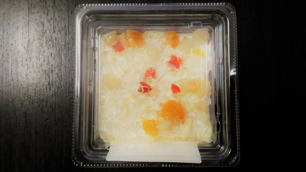 予想外に桃の果肉がたっぷり入ってた 番外編 三代目茂蔵 キラキラ桃ゼリーの豆乳まるごとケーキ 大福 Com