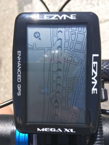 LEZYNE MEGA GPSは、他には無い地図(マップ)表記のナビが使えることを紹介する写真