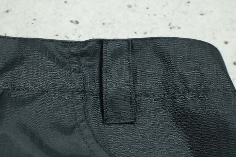 「FUBAR RAINPANTS JOGGER」はベルトループつき