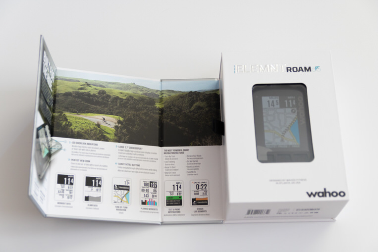Wahoo ELEMNT ROAMの化粧箱は開くと帯が出る