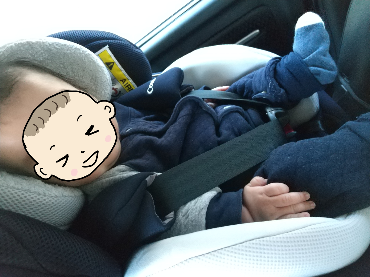 コンビのクルムーヴに新生児の赤ちゃんが乗ったら なんか見た目 苦しそう 知育プット コンビのクルムーヴに新生児の赤ちゃんが乗ったら なんか見た目 苦しそう 知育プット