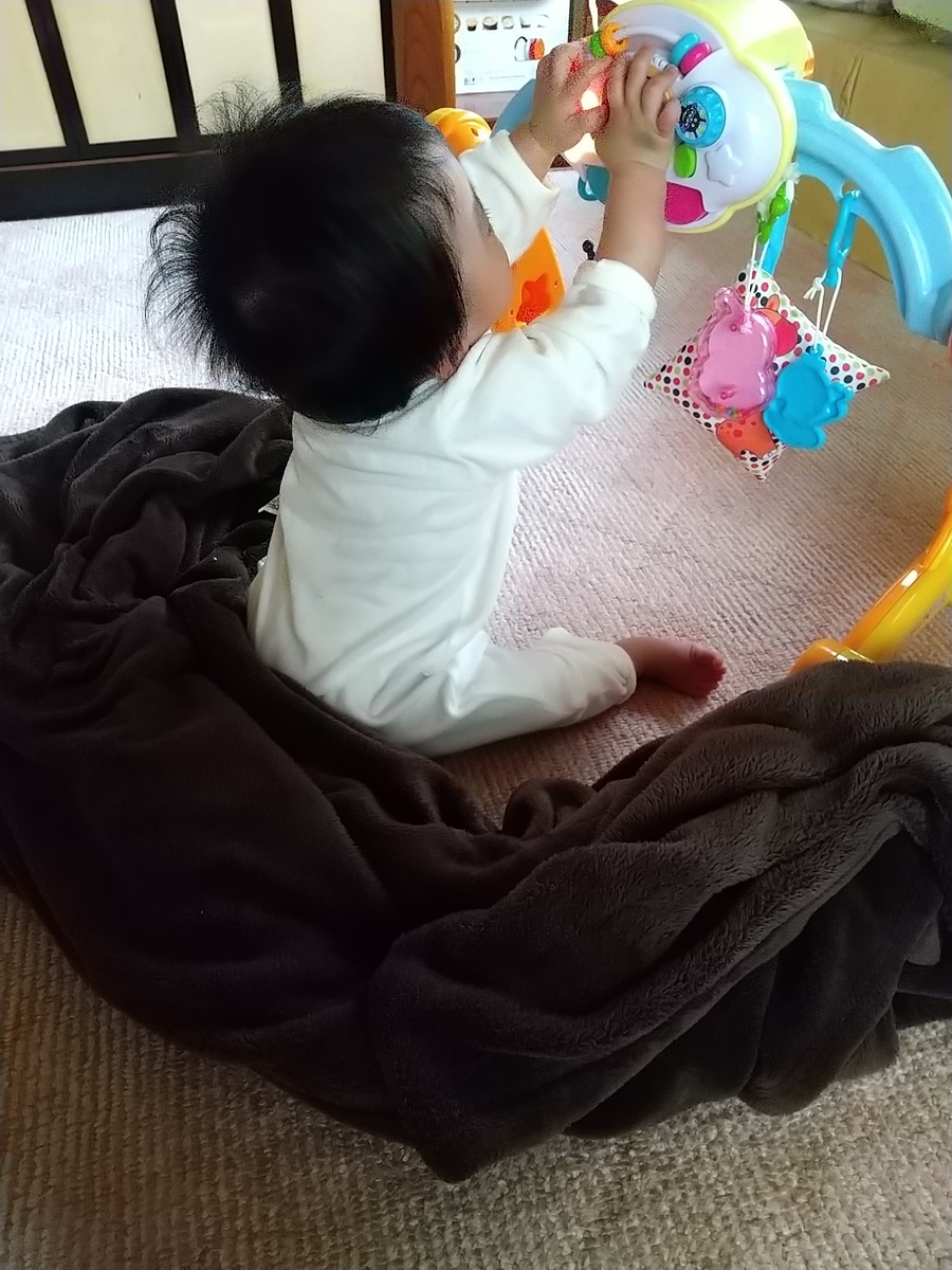 人見知りはするけど後追いはしない赤ちゃん その逆で後追いをするのに人見知りをしない赤ちゃんもいる 保育士うたのサイト