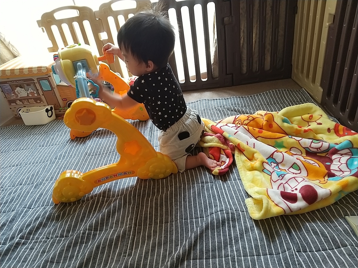 ベビーサークルが倒れる対策 部屋の角に合わせてベビーサークルを曲げる 知育プット ベビーサークルが倒れる対策 部屋の角に合わせてベビーサークルを曲げる 知育プット