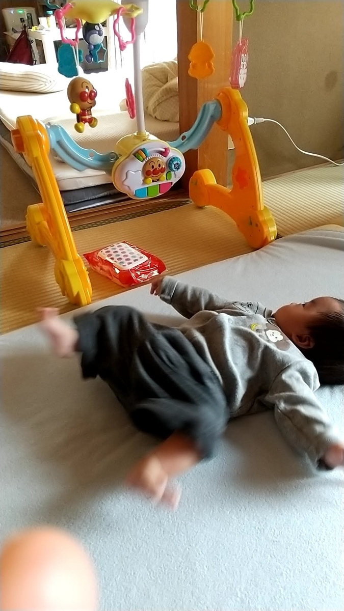 赤ちゃんが追視しない 追視はいつからする 練習方法と 追視の意味 保育士うたのサイト