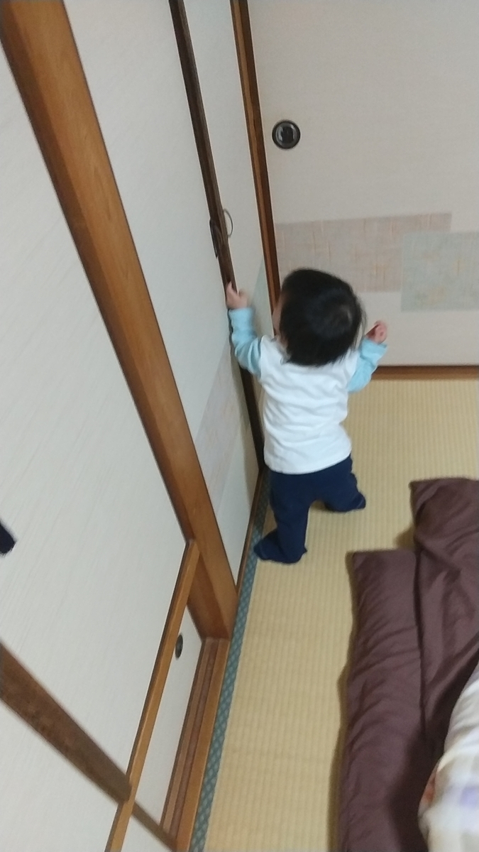 扉 クローゼットの100均ドアロック方法 チャイルドロックなので 手の届かない位置に 保育士うたのサイト