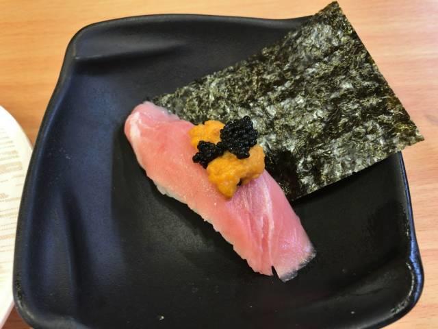 本鮪とろウニランブフィッシュキャビアのつかみ寿司