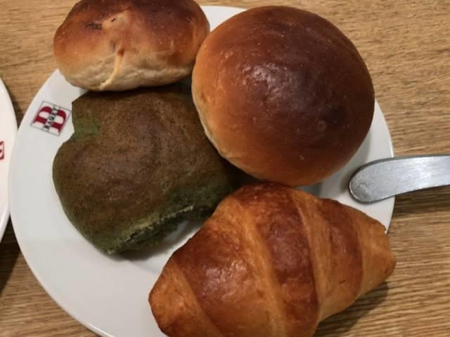 バケットのパン1