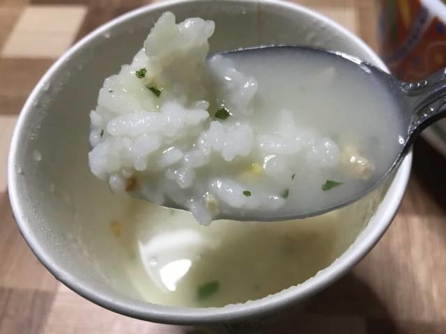 永谷園の「シュクメルリスープ」にご飯を投入