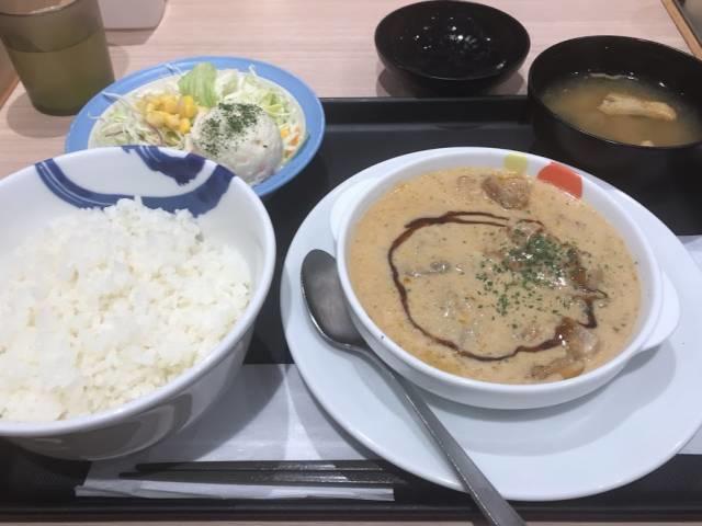 「濃厚オマール海老ソースのチキンフリカッセ定食」ポテトサラダセット・ライス大盛り