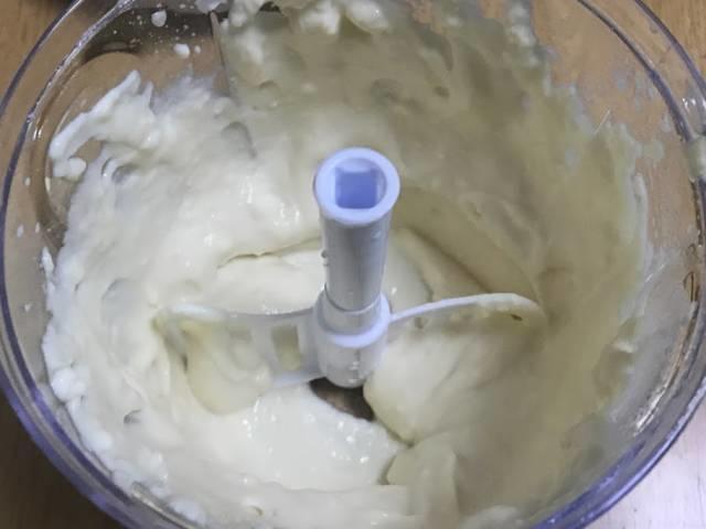 みじん切りチョッパーで豆腐をかき混ぜた後