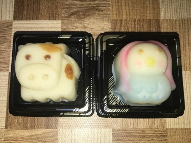牛さんとアマビエさまを模した和菓子