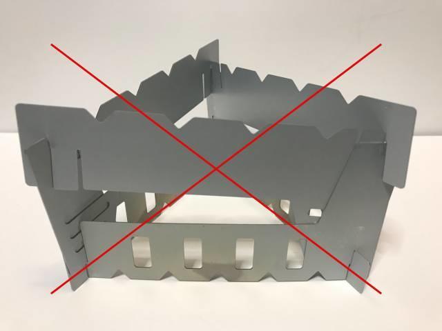 上段：ダイソー、下段：セリア（逆）の2階建ては不安定