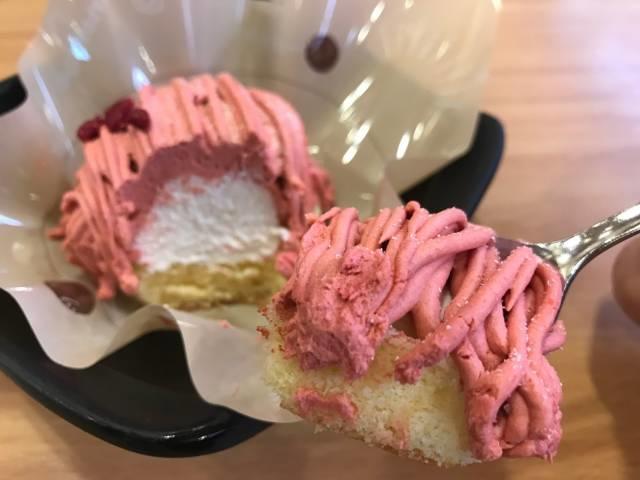 「福岡県産あまおう苺とマスカルポーネのモンブラン」の断面