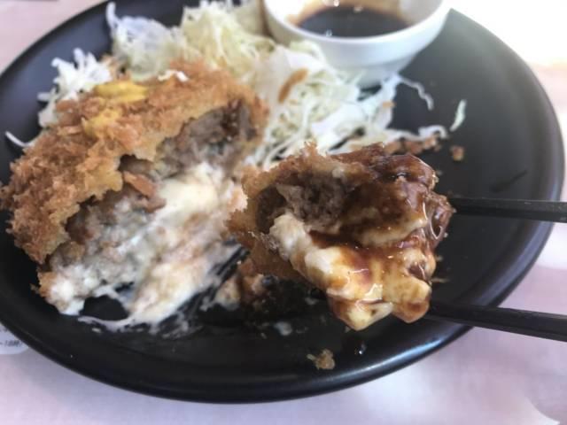 ガストの「チーズINメンチカツ」を食べる
