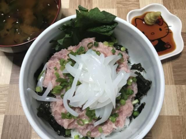 マルハニチロの冷凍「鮪たたき」を使ったネギトロ丼