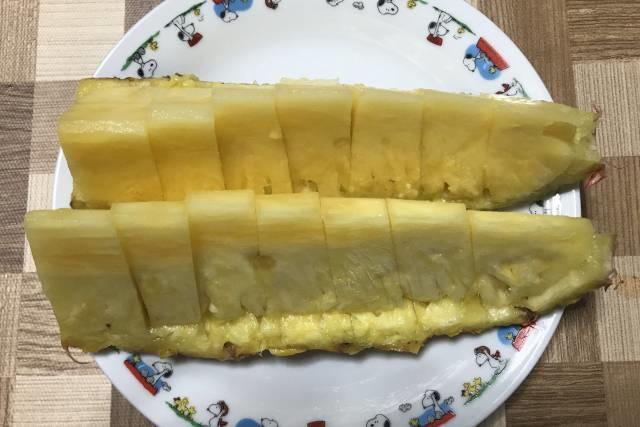 カットした台湾パイン