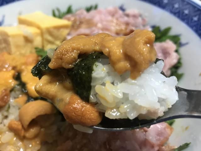 「ウニネギトロ丼」をひとくち