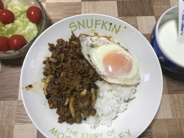 目玉焼きをトッピングして完成