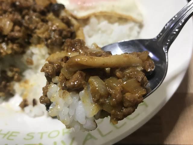 「きのこのキーマカレー」をひとくち