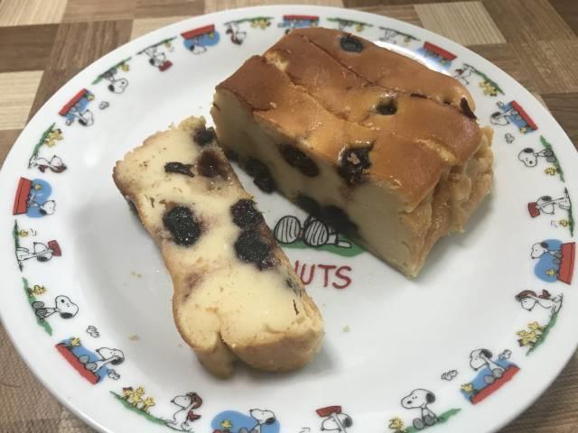 スライスしたチーズケーキ