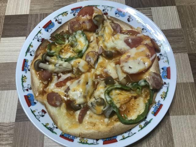 焼き上がったトルティーヤピザ