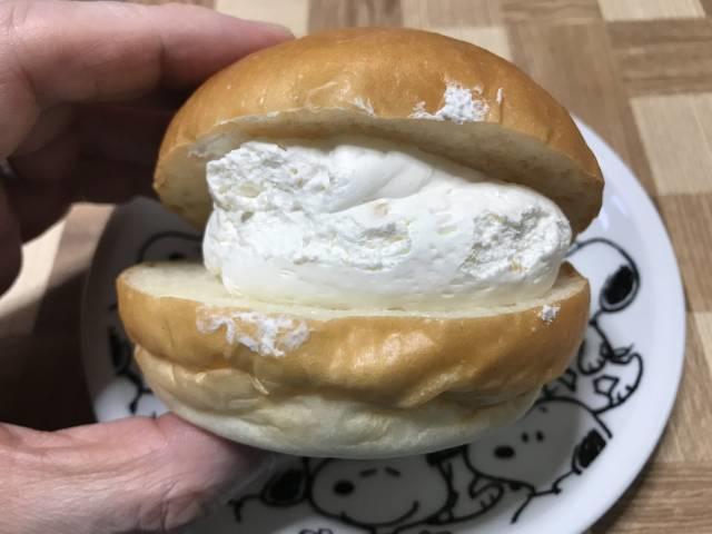 オレンジピール入りの生クリーム
