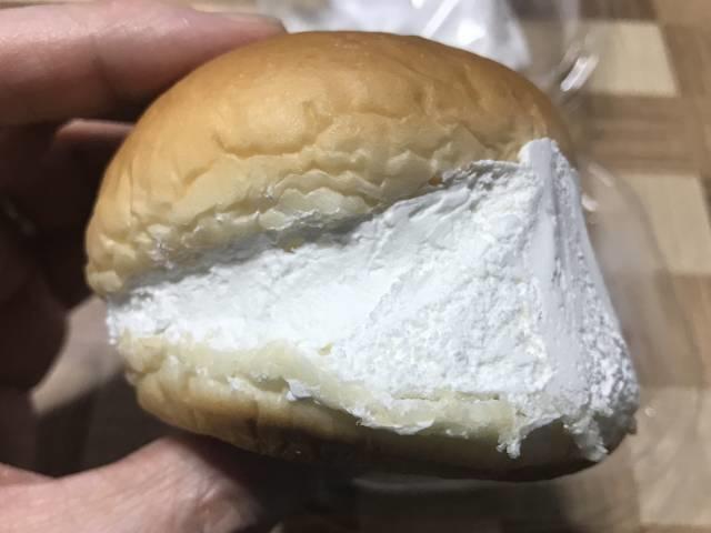 横から見たイオンスタイルの「マリトッツォ」