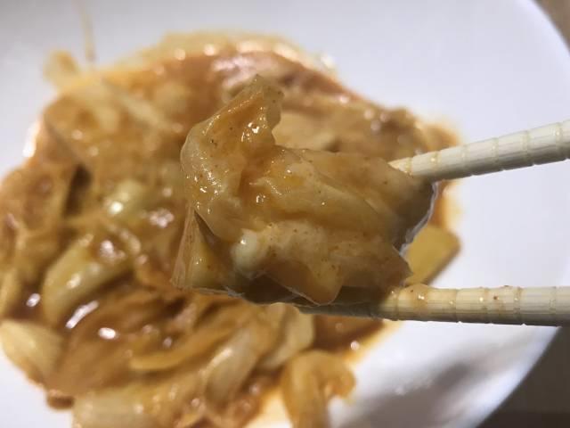 味はピリ辛でかなり濃い目
