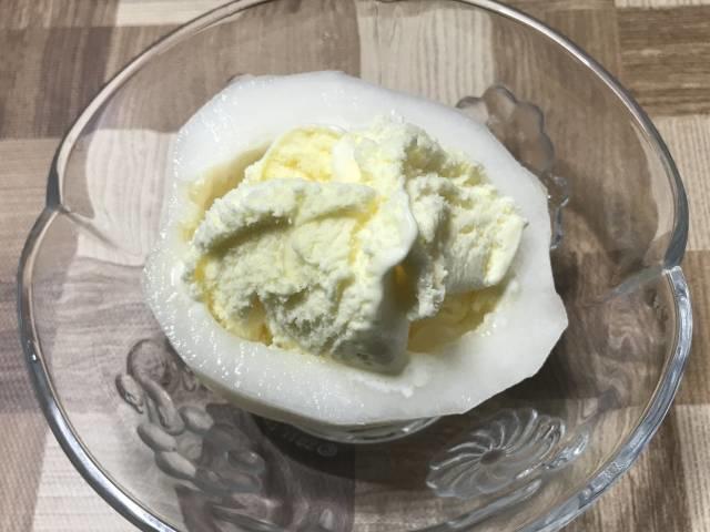 バニラアイスをたっぷり乗せた「チャメ」