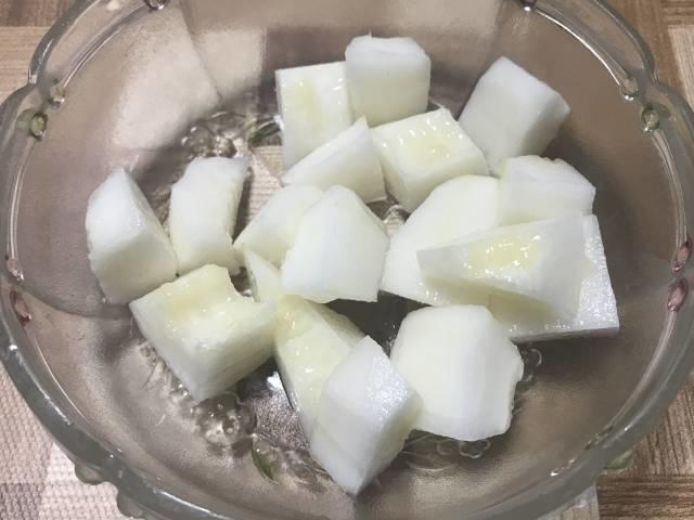 ざく切りにした「チャメ」